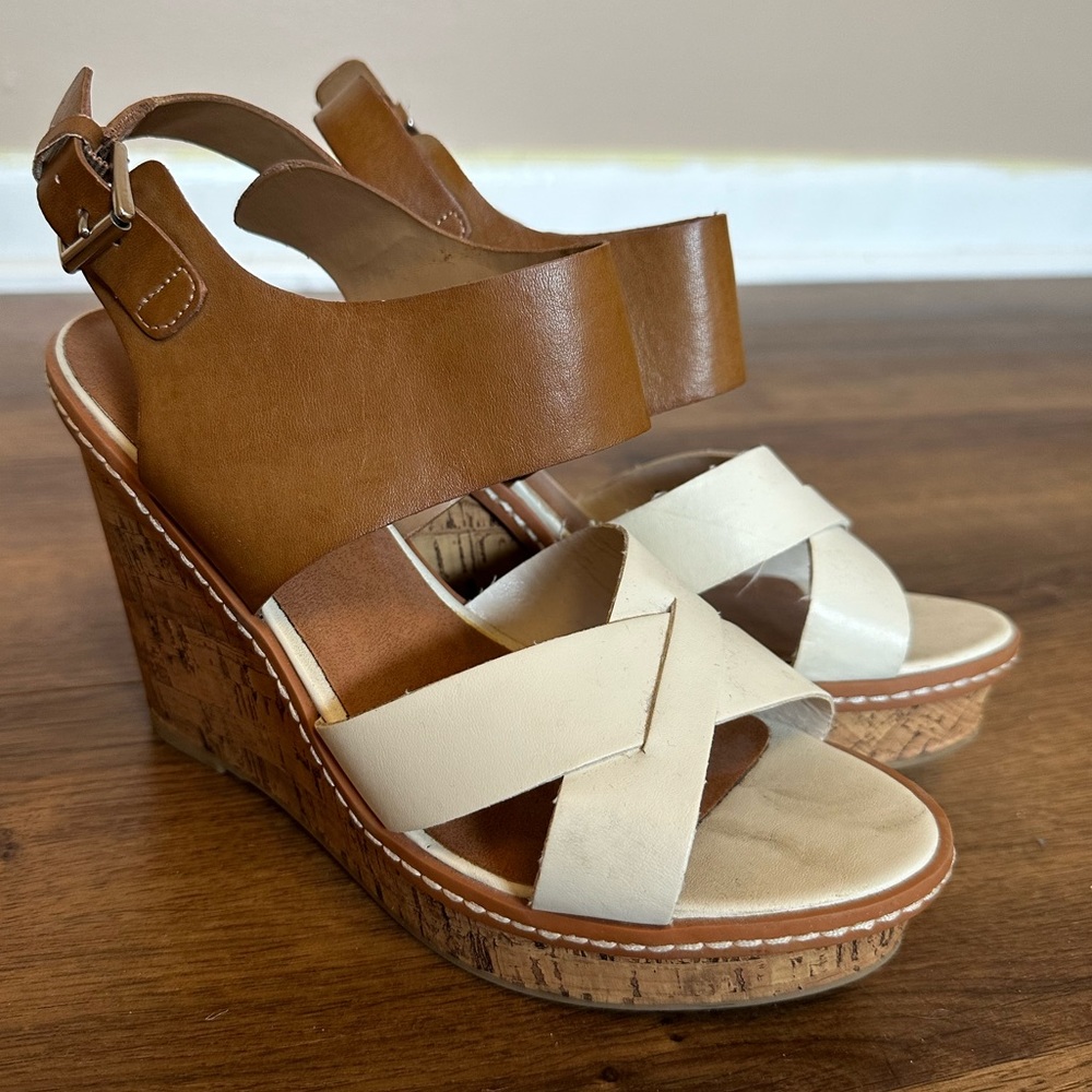 HOST PICK 💕Mossimo Target Brown and White Wedges